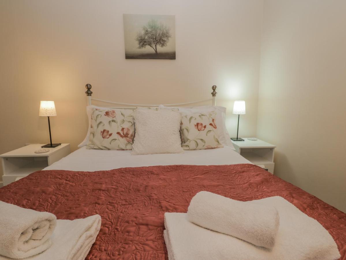 Robins Nest Apartment วิทบี ภายนอก รูปภาพ